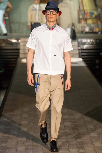 Look 10